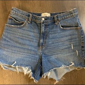 Abercrombie 4 inch high rise shorts. Size 32